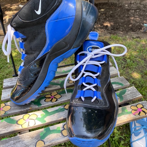 Basketball sneakers - Picture 3 of 3